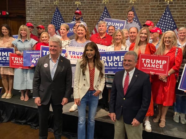 Gov. Noem stumps for Trump in downtown Savannah